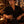 EUPHORIA – The Contender genießt einen Abend in einer warm beleuchteten Lounge.